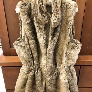Banana Republic faux fur vest - medium